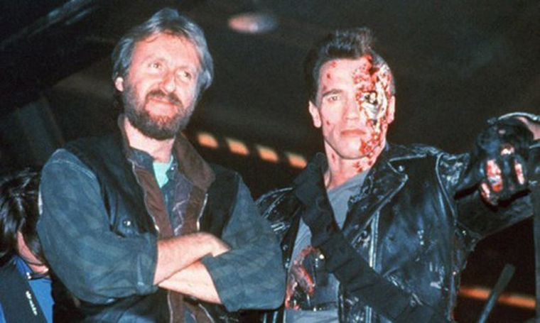 James Cameron junto a Arnold Schwarzenegger en el set de Terminator 2: El Juicio Final. James Cameron junto a Arnold Schwarzenegger en el set de Terminator 2: El Juicio Final.