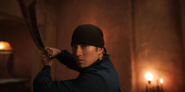 Roronoa Zoro está de regreso. Roronoa Zoro está de regreso.