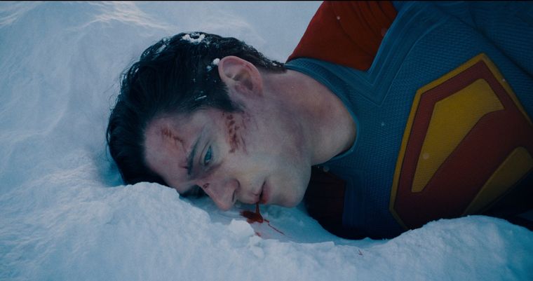 El Superman de David Corenswet después de haber sido fuertemente golpeado