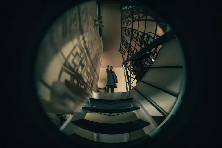 Unfamiliar, un thriller que arrasa en el streaming y tiene una historia real detrás de su trama. Unfamiliar, un thriller que arrasa en el streaming y tiene una historia real detrás de su trama.