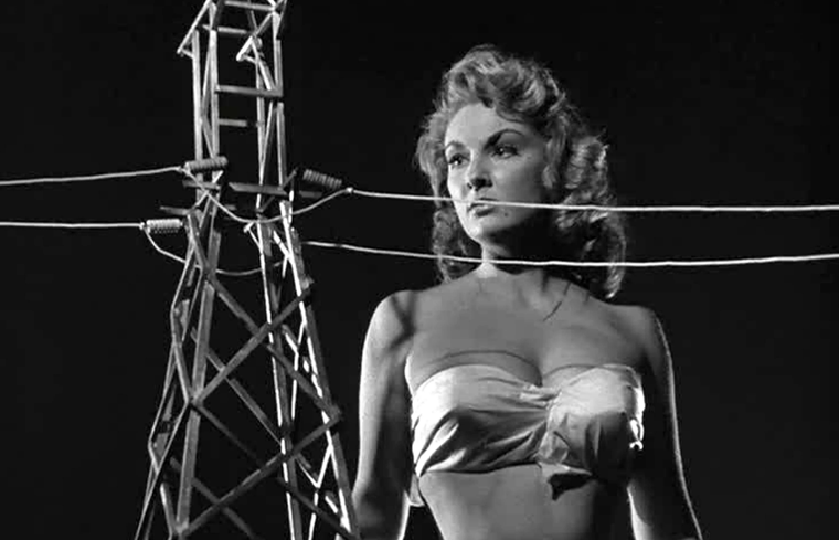 La modelo y actriz Allison Hayes protagonizó Attack of the 50 Foot Woman. La modelo y actriz Allison Hayes protagonizó Attack of the 50 Foot Woman.