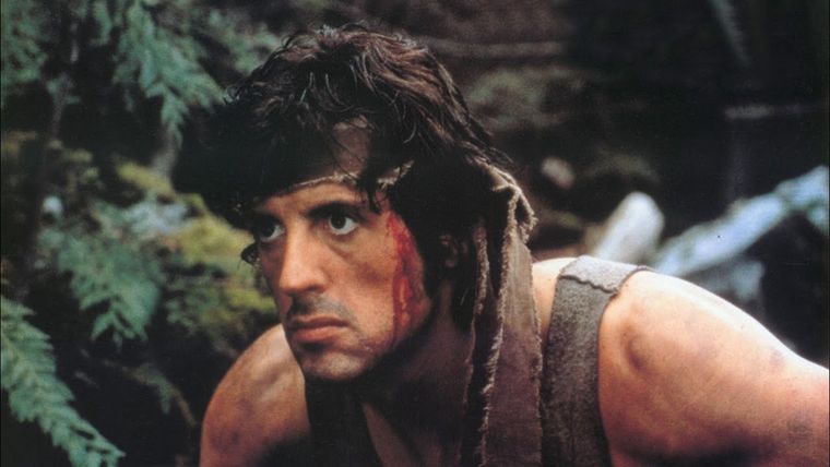 First Blood (1982), la primera película de la saga Rambo. First Blood (1982), la primera película de la saga Rambo.