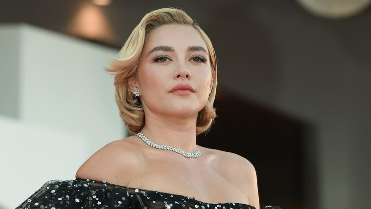 Florence Pugh le da vida a la psiquiatra Jean Tatlock en Oppenheimer.