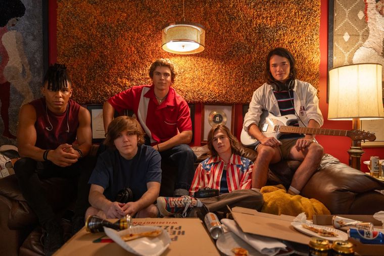 Llega el nuevo drama musical del creador de Outer Banks. Llega el nuevo drama musical del creador de Outer Banks.