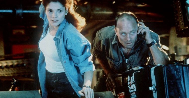 Ed Harris y Mary Elizabeth Mastrantonio, los protagonistas de The Abyss. Ed Harris y Mary Elizabeth Mastrantonio, los protagonistas de The Abyss.