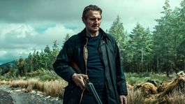 Liam Neeson protagoniza En tierra de santos y pecadores (2023).