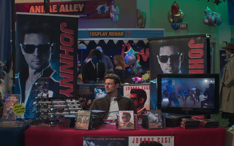 Johnny Cage está mal porque su carrera se fue a pique, pero el Mortal Kombat le dará una nueva meta. Johnny Cage está mal porque su carrera se fue a pique, pero el Mortal Kombat le dará una nueva meta.