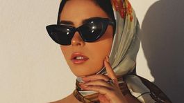 a demi rose se le abrio el tapado y enseno de mas