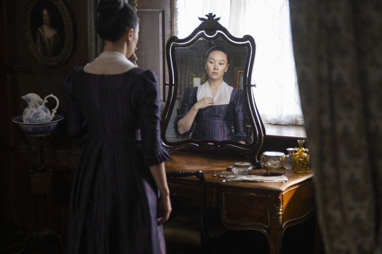 Sophie desafía las normas sociales para colarse en la alta sociedad. Sophie desafía las normas sociales para colarse en la alta sociedad. 