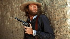 Peter Fonda es el director y protagonista de este western muy adelantado para su época.