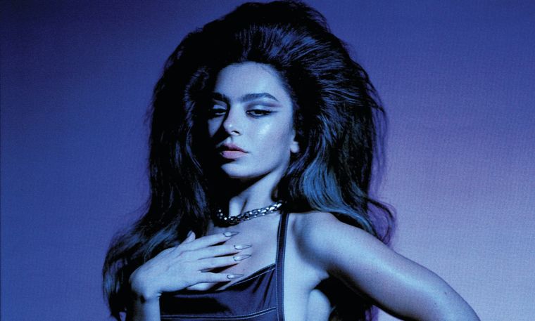La estrella pop del momento, Charli XCX, hará su debut en la pantalla grande.