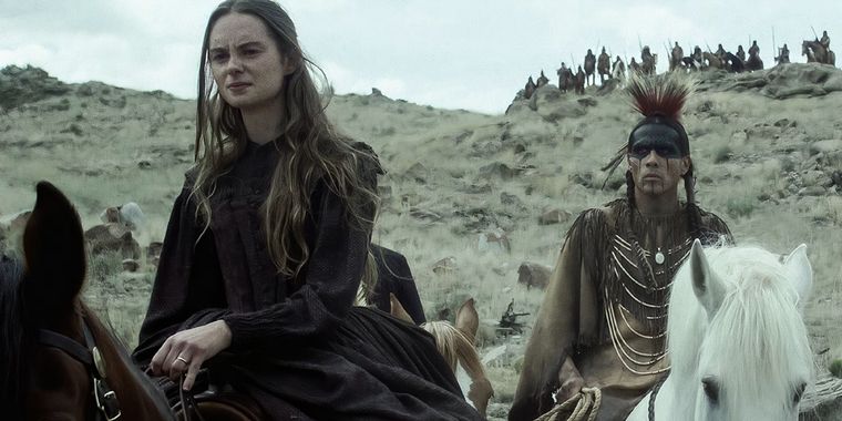 Red Feather y Abish en Érase una vez en el Oeste (2025).