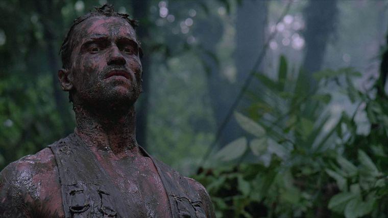 Arnold Schwarzenegger como el mayor Alan Dutch Schaefer en la primera película de Depredador (1987)
