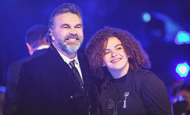 Lucerito junto a su padre