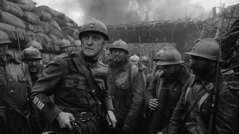 Kirk Douglas es el protagonista de Patrulla infernal (1957).