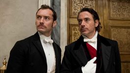 Jude Law y Robert Downey Jr. en Sherlock Holmes: A Game of Shadows.