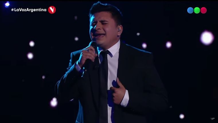 Francisco la rompió con una canción de Luismi y avanzó a cuartos.