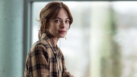 kristin kreuk nos habla de murder in a small town, el atrapante drama criminal que llega al streaming