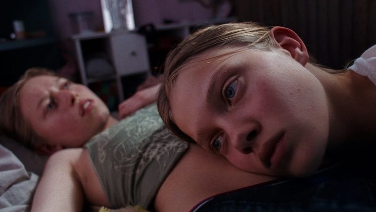 Vesta Matulyté y Ieva Rupeikaité protagonizan Toxic. Vesta Matulyté y Ieva Rupeikaité protagonizan Toxic.