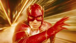 Ezra Miller como Barry Allen en The Flash