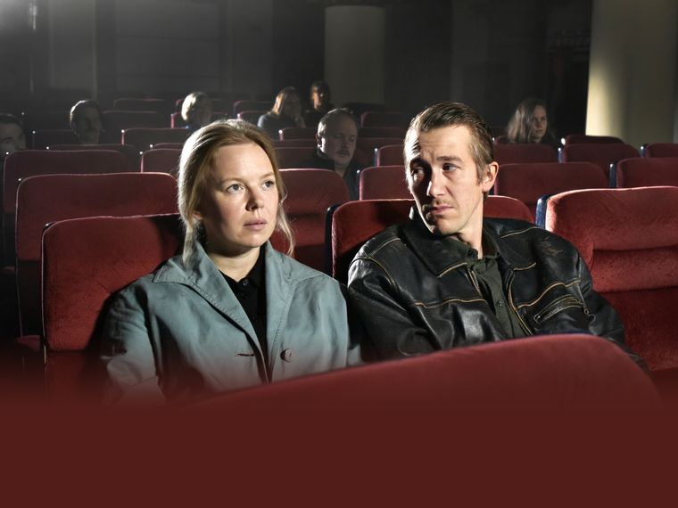 Hojas de otoño (2023), ideal para ver junto a tu pareja.