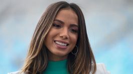 anitta anuncio su nuevo single ?loco? con un poster imperdible anitta anuncio su nuevo single ?loco? con un poster imperdible