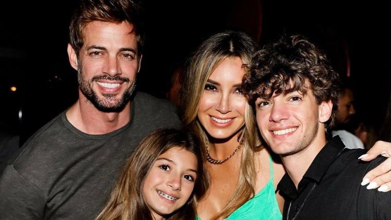 William Levy junto a su familia