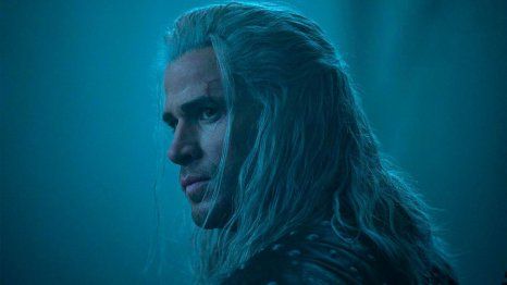 Liam Hemsworth como Geralt de Rivia 