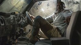 Idris no puede ocultar su miedo