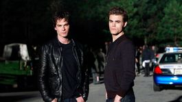 actor de vampire diaries consolo a una fan que estaba devastada por la muerte de su personaje