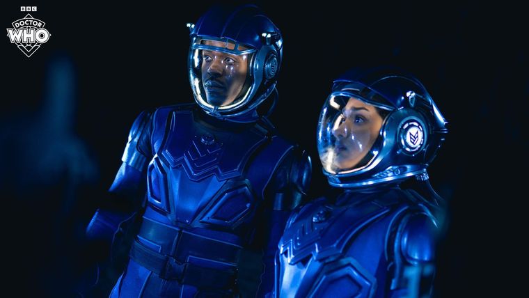 Los personajes principales de la segunda temporada de Doctor Who, el Doctor junto a su nueva compañera, la Enfermera.