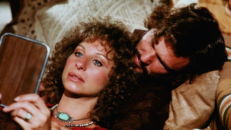 Barbra Streisand y Kris Kristofferson dieron vida a Esther y John. Barbra Streisand y Kris Kristofferson dieron vida a Esther y John. 