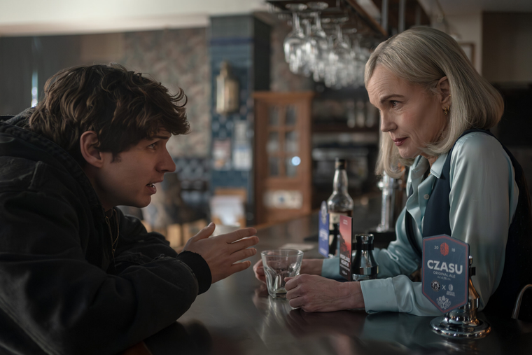 Nicholas Denton y Elizabeth McGovern protagonizan la serie. Nicholas Denton y Elizabeth McGovern protagonizan la serie.