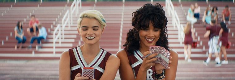 Alexandra Shipp y Brianna Hildebrand en Tragedy Girls. Alexandra Shipp y Brianna Hildebrand en Tragedy Girls.