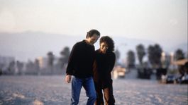 Una emotiva y nostálgica comedia romántica para pasar el día Una emotiva y nostálgica comedia romántica para pasar el día