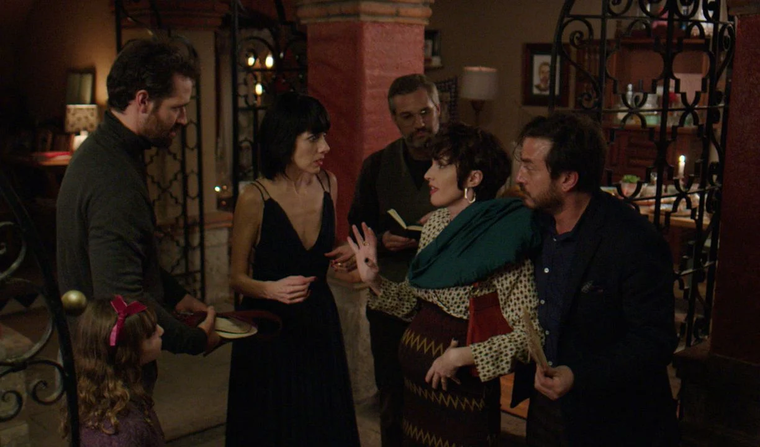 Manolo Caro evita en esta comedia romántica evita el sentimentalismo fácil y opta por una comedia de diálogos punzantes y situaciones incómodas, que elevan el género. Manolo Caro evita en esta comedia romántica evita el sentimentalismo fácil y opta por una comedia de diálogos punzantes y situaciones incómodas, que elevan el género.