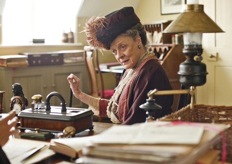 Maggie Smith como Violet, condesa viuda de Grantham en Downton Abbey