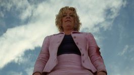 Protagonizada por Carmen Maura, La comunidad, una de las películas más destacadas de Álex de la Iglesia