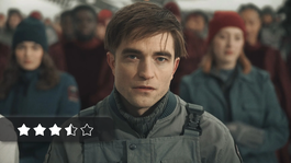critica de mickey 17: el director bong joon-ho vuelve con una arriesgada satira sci-fi con un robert pattinson descomunal