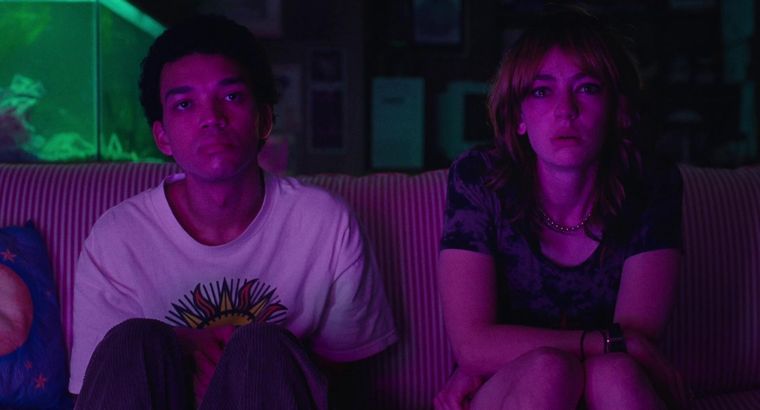 protagonizada por Justice Smith y Brigette Lundy-Paine.
