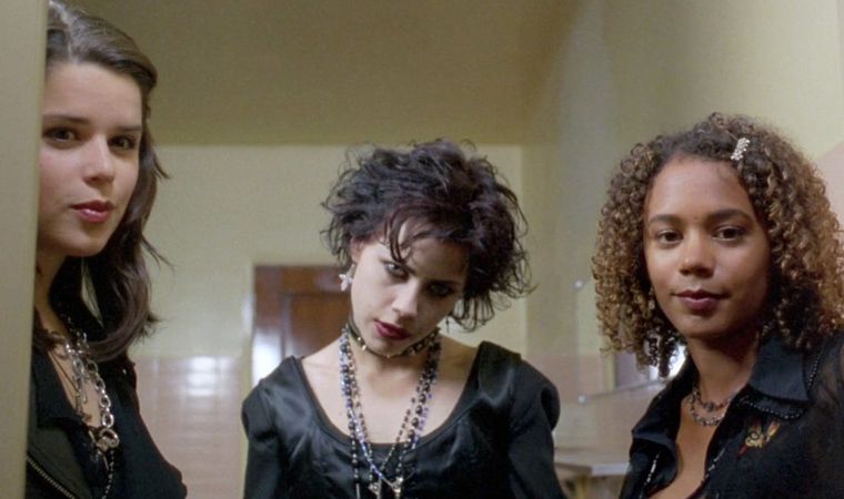 Jóvenes brujas, película de terror adolescente de 1996
