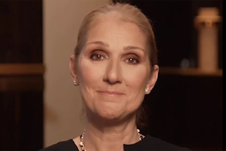 Céline Dion permanece postrada en su cama mientras intenta dar con un medicamento que sea capaz de frenar con el deterioro de sus extremidades