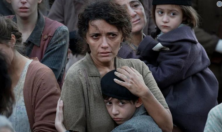 El tren de los niños conmueve con su emotivo final.