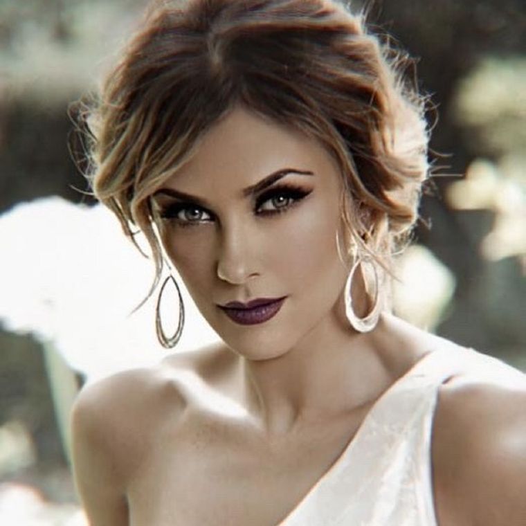 Aracely Arámbula celebró la llegada del fin de semana con una foto que enamoró a sus seguidores.