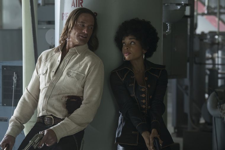 Josh Holloway y Rachel Hilson se roban la escena como Jim y Nina Josh Holloway y Rachel Hilson se roban la escena como Jim y Nina