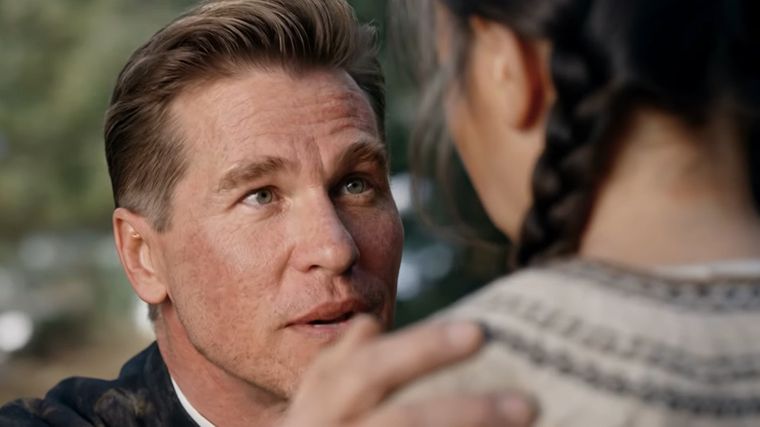 Val Kilmer como el Padre Fintan. Val Kilmer como el Padre Fintan.