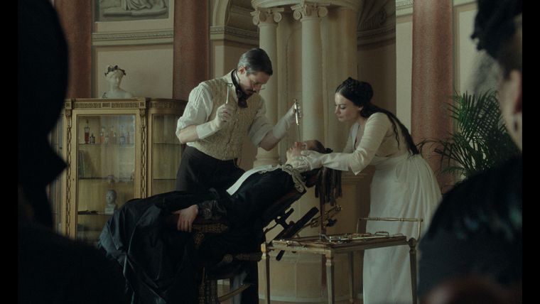 The Ugly Stepsister, un cuento de hadas muy oscuro. The Ugly Stepsister, un cuento de hadas muy oscuro.