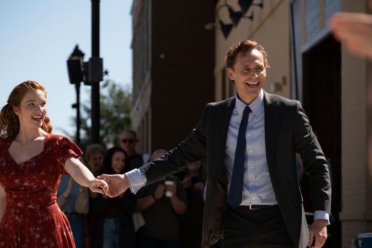 Tom Hiddleston tomó clases de baile y practicó durante semanas para realizar una de las escenas más importantes del filme. Tom Hiddleston tomó clases de baile y practicó durante semanas para realizar una de las escenas más importantes del filme.