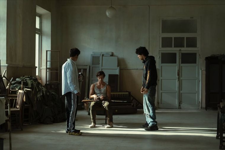 Guitarricadelafuente, Javier Calvo y Javier Ambrossi en las grabaciones de la película. Guitarricadelafuente, Javier Calvo y Javier Ambrossi en las grabaciones de la película.