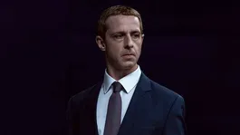 Jeremy Strong es la versión adulta de Mark Zuckerberg en la secuela de La Red Social. Jeremy Strong es la versión adulta de Mark Zuckerberg en la secuela de La Red Social.